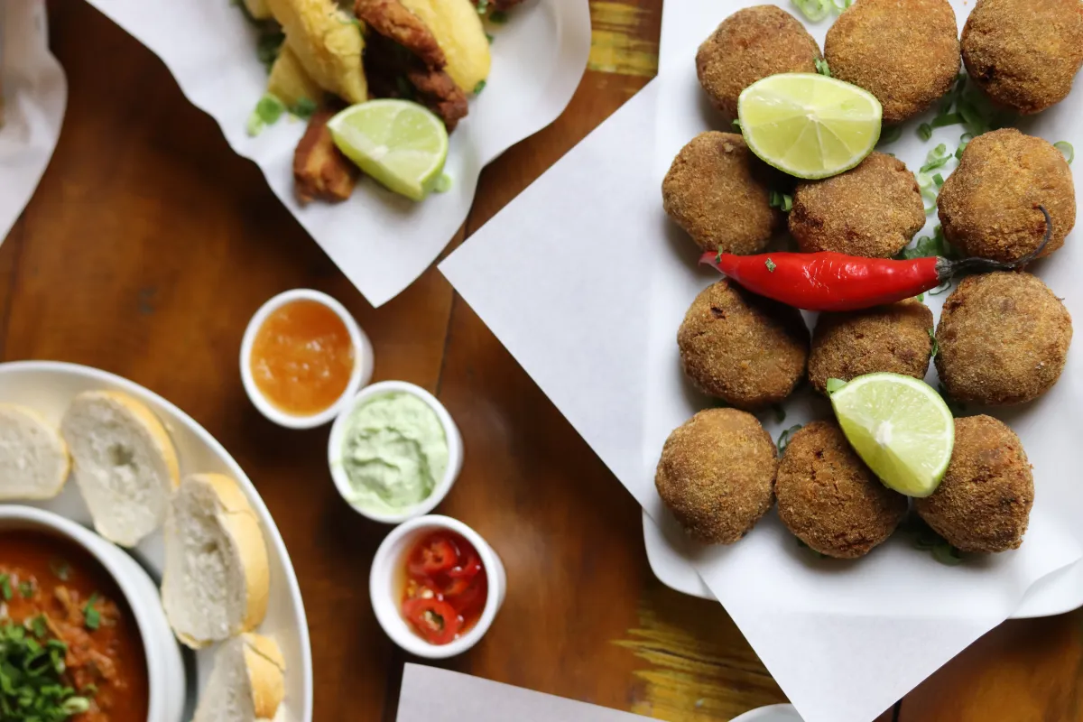 Porções e petiscos artesanais na Casa da Cachaça Londrina